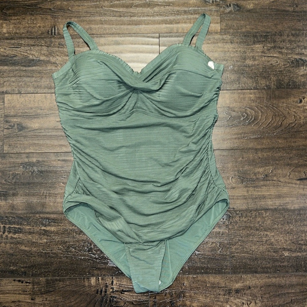 NWOT Aria Olive Botticelli Underwire Bandeau One Piece